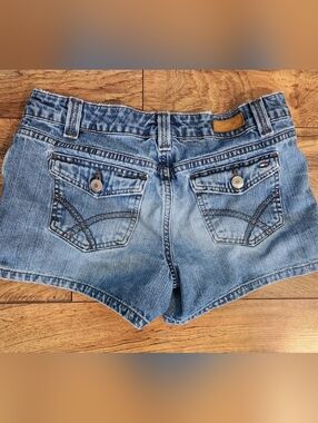 Tommy Hilfiger Women's Medium Blue Denim Cutoff Shorts, Size 6